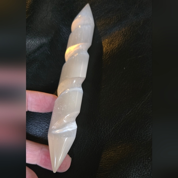 Unicorn horn selenite crystal LAST ONE! - Picture 7 of 8